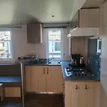 Campsite Mobil-home 6 Personnes Avec Tv Et Clim N' B025 *